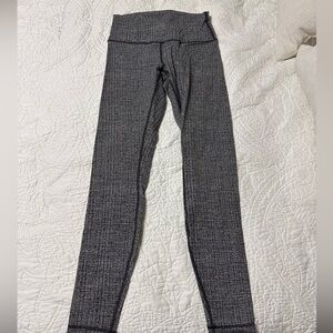 Lululemon leggings. Size 6. Worn 3 times. Wintery pant.